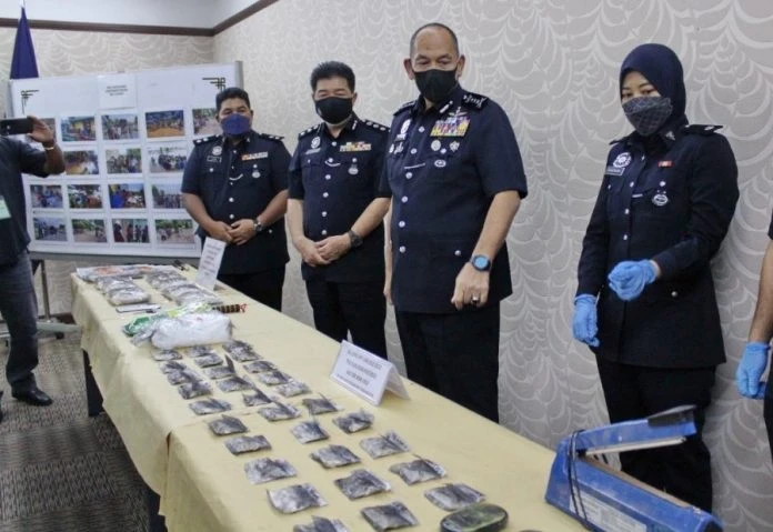 涉擁一公斤冰毒及包裝毒品器具　73歲老婦在家被捕