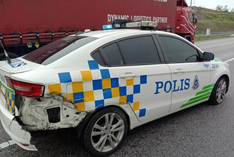 華男載私酒拒捕撞警車　關稅局官員開槍逼停