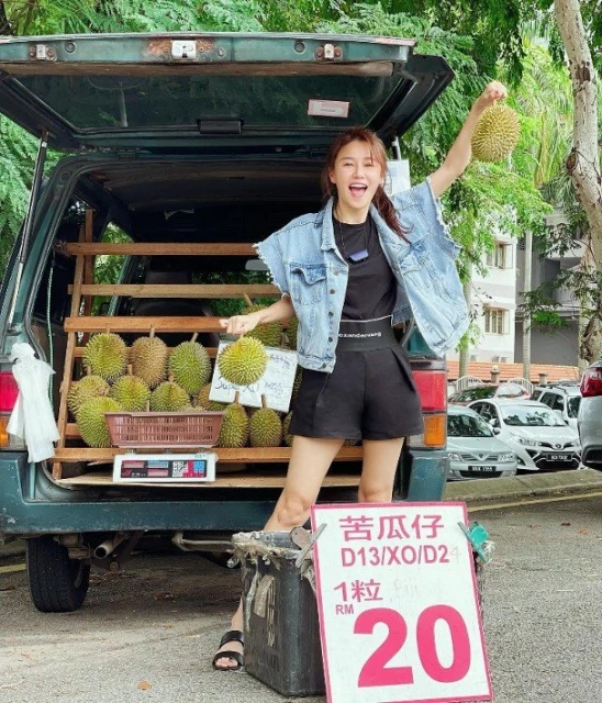 黃翠如化身攤主賣榴槤　閨蜜唐詩詠給哭臉