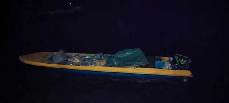 仙本那海事執法機構 扣一艘走私食油快艇