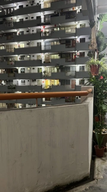 男子左腳被鐵鏈捆綁　離奇墜樓身亡