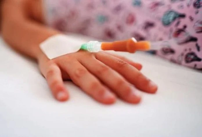 3歲女童疑遭親母繼父虐死　解剖顯示腸爆裂