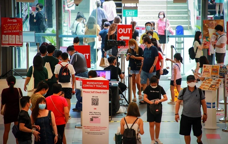 新加坡全面放寬防疫限制，只保留室內戴口罩規定