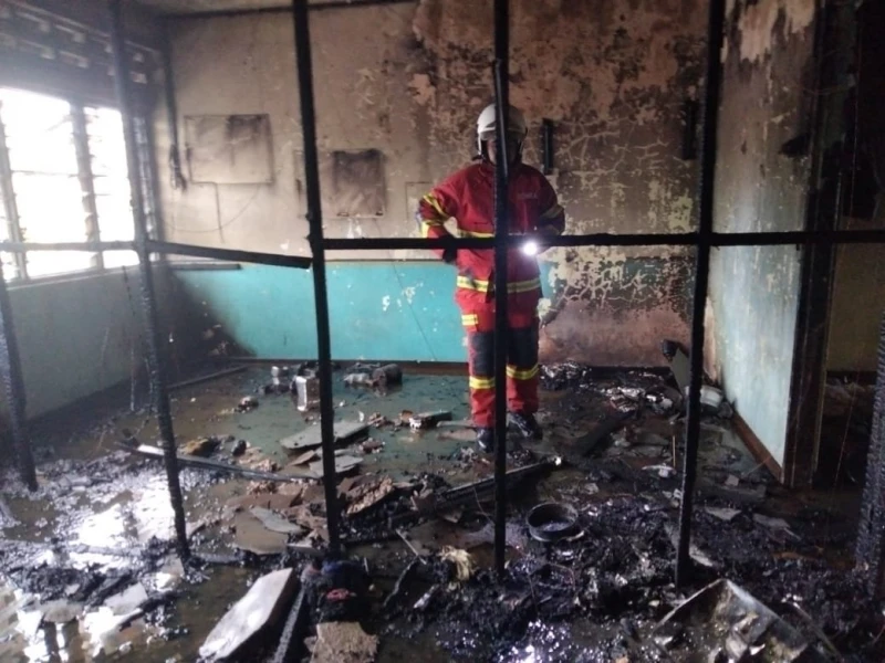 店鋪三樓失火　2六旬男女受困獲救送院