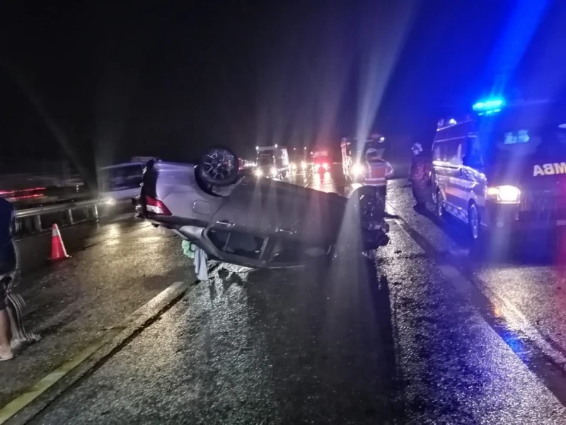 5車連環撞致2車翻覆　13人受輕傷送院治療