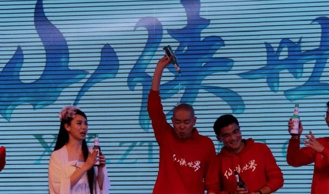 讓傳奇商人史玉柱啤酒澆頭的封刀之作？卻差點以屌絲之名出道