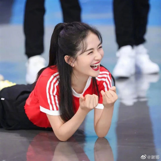 謝娜被爆當眾調侃阿嬌身材　網怒：退圈吧！