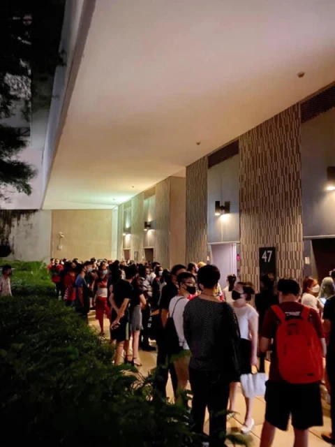 組屋空中花園應該收費或限制非居民參觀人數嗎？