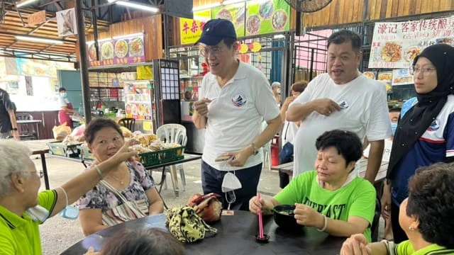 披新戰袍重出江湖 翁詩傑自認是李光耀粉絲