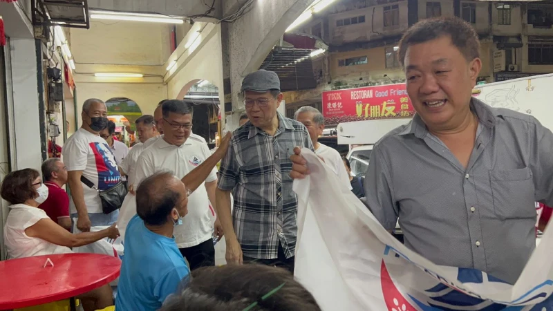 披新戰袍重出江湖 翁詩傑自認是李光耀粉絲