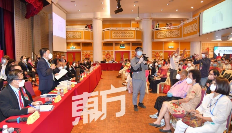 丁才榮脫口稱非團結隊理事「外人」　遭一眾雪隆海南會館會員喧譁反駁