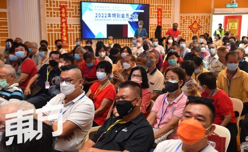 丁才榮脫口稱非團結隊理事「外人」　遭一眾雪隆海南會館會員喧譁反駁