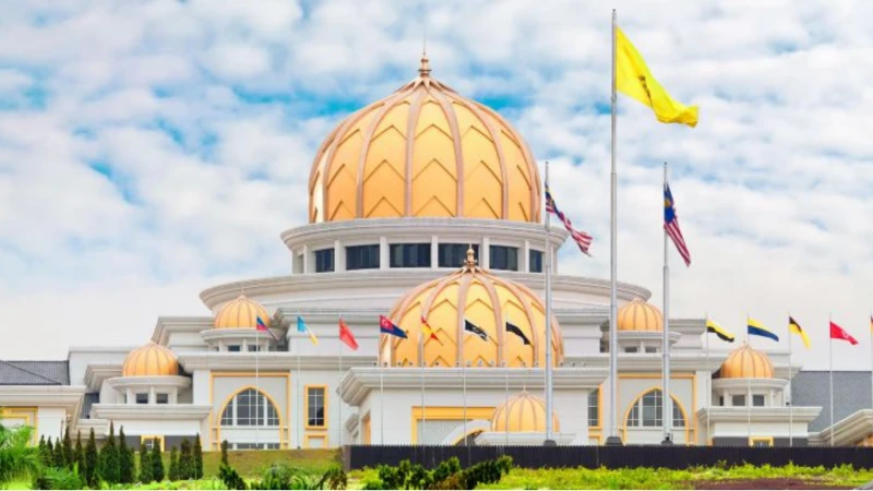 【大馬選舉】元首召見安華和慕尤丁