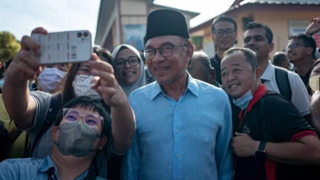 安華上任首日召開記者會 料發布施政策略