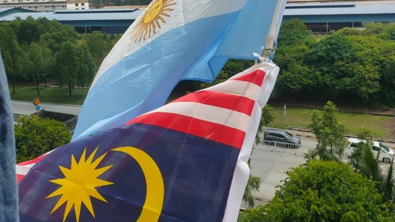 倒掛大馬國旗不聽勸 孟加拉籍客工被捕