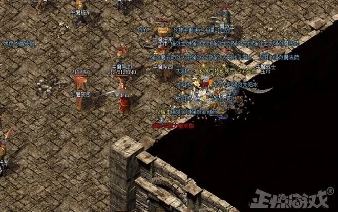 和老爸一起玩遊戲，女玩家練級被人追殺，暴怒父親全服圍剿敵人