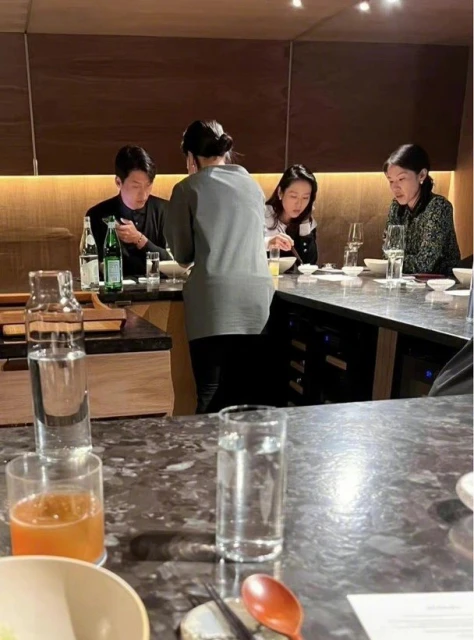 美國度蜜月再被捕獲　網民餐廳用餐一抬頭：對面坐了玄彬孫藝珍