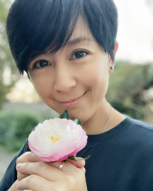 40歲唐寧「最強童顏」失守？　曬照被指撞臉53歲伍詠薇