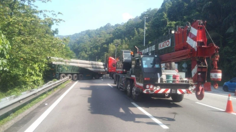 南北大道北上265.1公里羅里意外關車道　道路使用者受促計劃路程