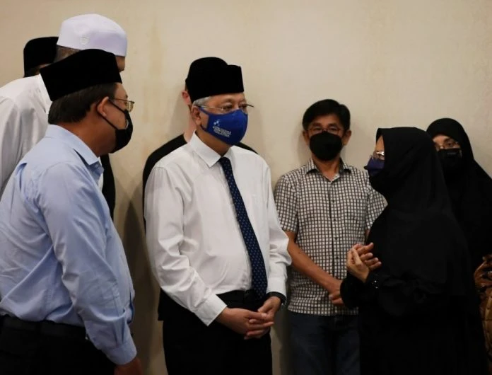 阿里韓沙遺體運抵大馬　首相到喪府致最後敬意