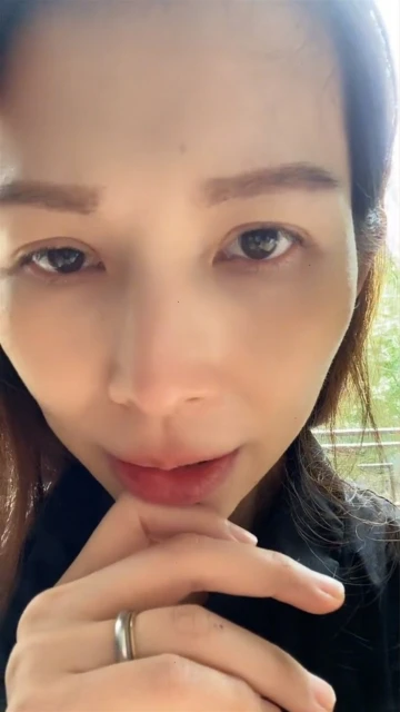 蔡少芬拍片展示女兒操刀「新造型」　網憂：怎麼瘦了好多