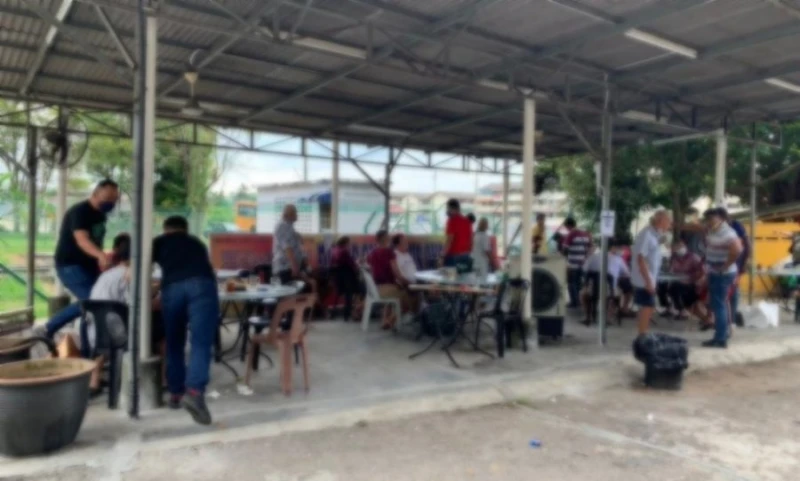 警突擊咖啡店　33男女非法聚賭被捕