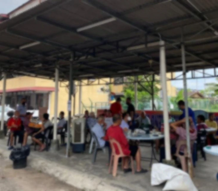 警突擊咖啡店　33男女非法聚賭被捕