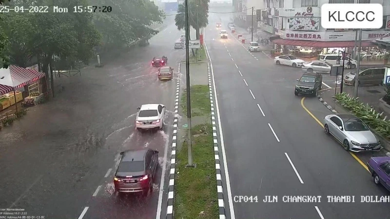 豪雨下不停 隆多個路段爆發水災