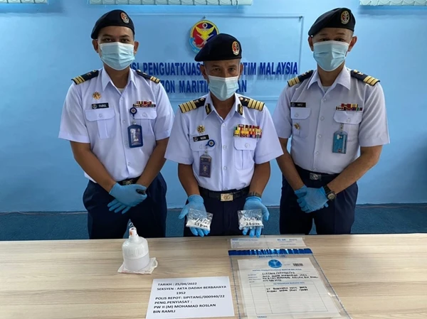 從可疑船隻扔進海 巡邏艇起獲冰毒