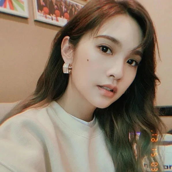 被爆「劈腿女歌手」婚變　李榮浩火大親發文