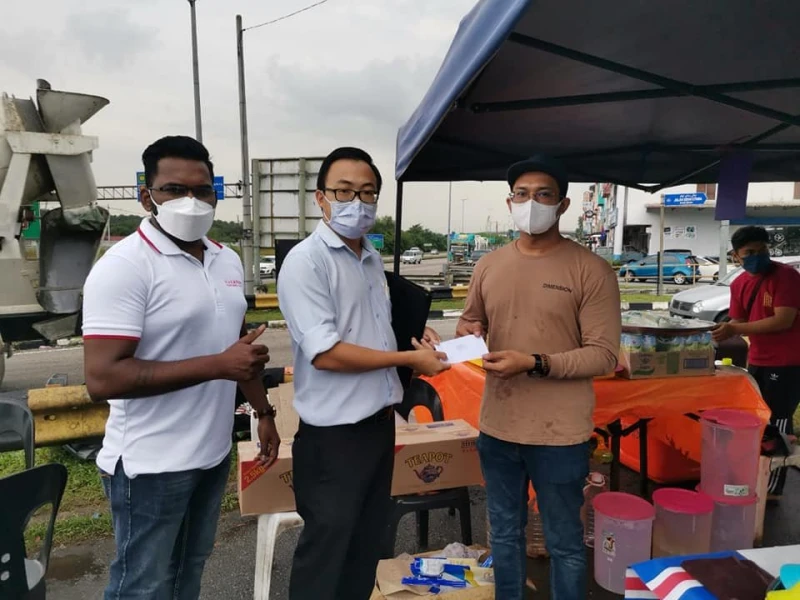 暴風雨襲擊士乃　大馬花園齋戒月市集數攤遭破壞