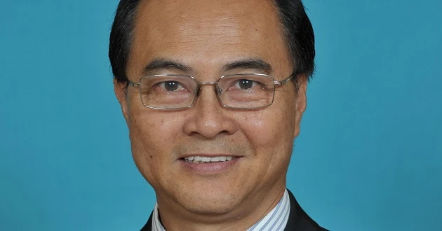 雷遠生質問政府有必要那麼快走到不再強制國人在開放式場所及戶外戴口罩這一步嗎?