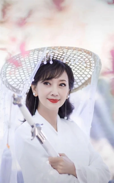 67歲趙雅芝穿古裝扮女俠飄仙氣　網驚呼：看起來才40歲！