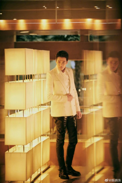 排隊做檢測打扮遭嫌「男神變大叔」　陳曉東：下次穿有型點！