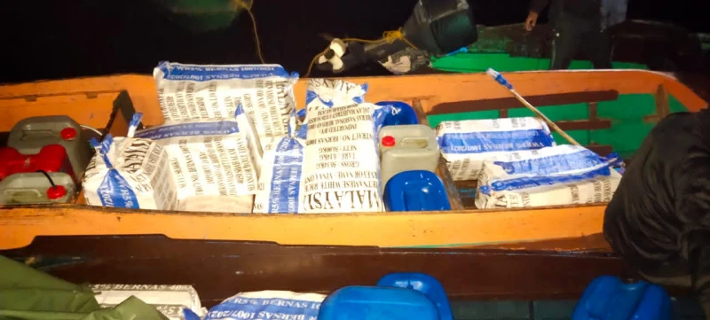 仙本那執法組  阻截試圖私運香菸入口快艇