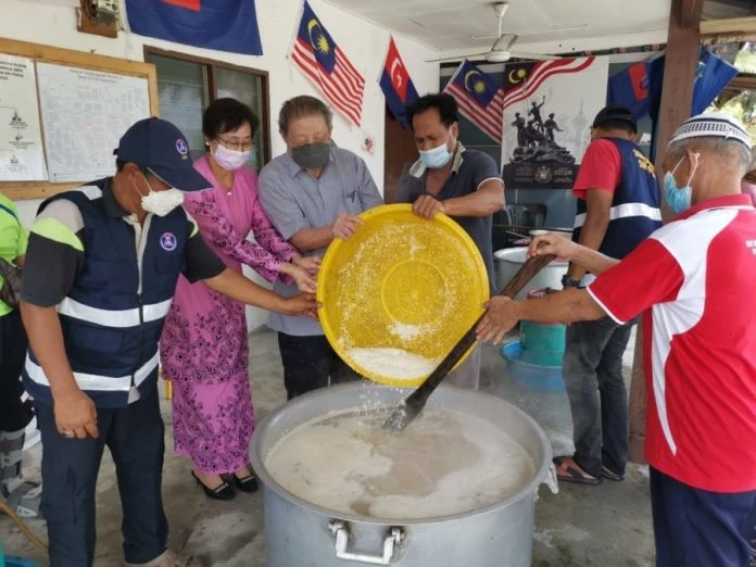 林吉祥:分派齋戒月粥活動 促進守望相助鄰里精神