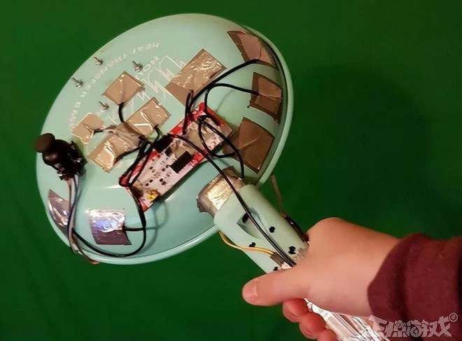 腦迴路也是絕！為了在遊戲里擼個樹，國外小哥硬是把家給拆了?