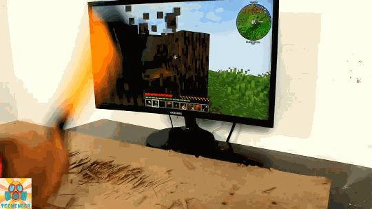 這才是元宇宙？國外小哥用真斧子在遊戲里砍樹，一局下來人痩一圈