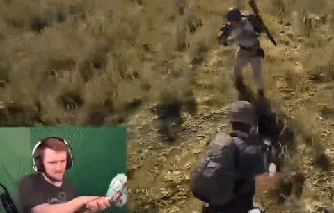 這才是元宇宙？國外小哥用真斧子在遊戲里砍樹，一局下來人痩一圈