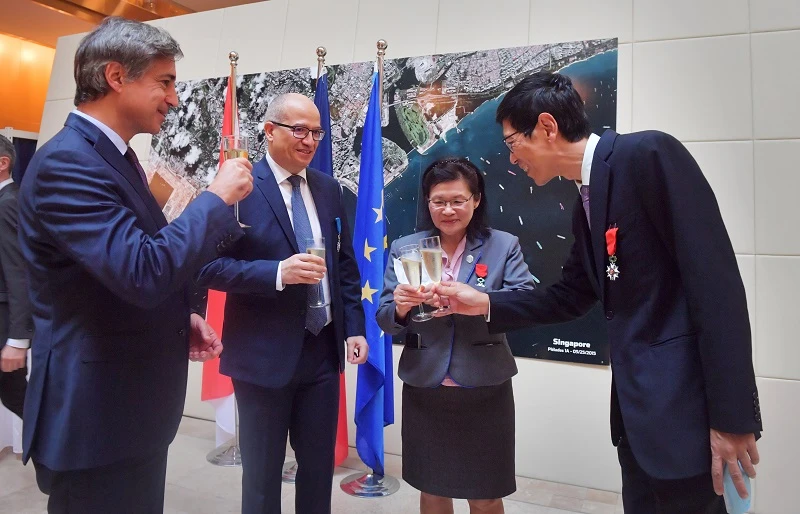 本地三名冠病專家　獲法國政府授予功績勳章成為「騎士」