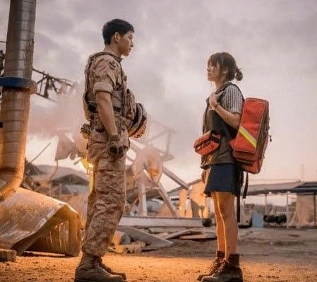 捨不得舊情？　宋仲基老家驚見與宋慧喬合照