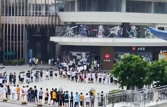 原神X必勝客：天價盤子，魔怔人在必勝客門口，大搞下跪？