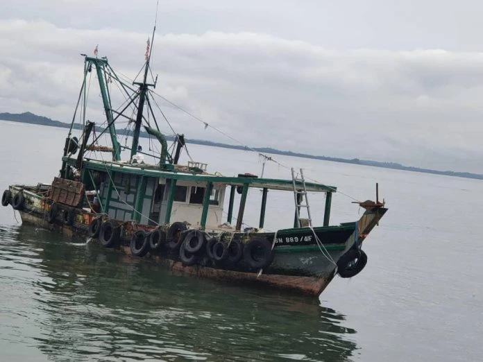 山打根漁船誤闖菲律賓海域   遭到疑似菲律賓警方扣押
