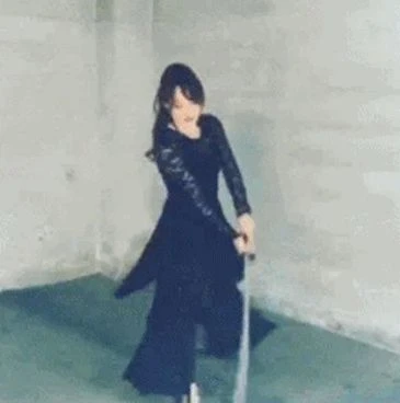 端莊保守中透露一絲性感，只需要一個小道具，令老司機心潮澎湃！