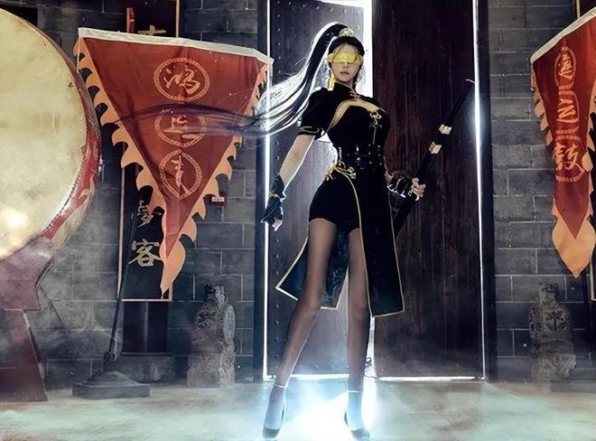 端莊保守中透露一絲性感，只需要一個小道具，令老司機心潮澎湃！