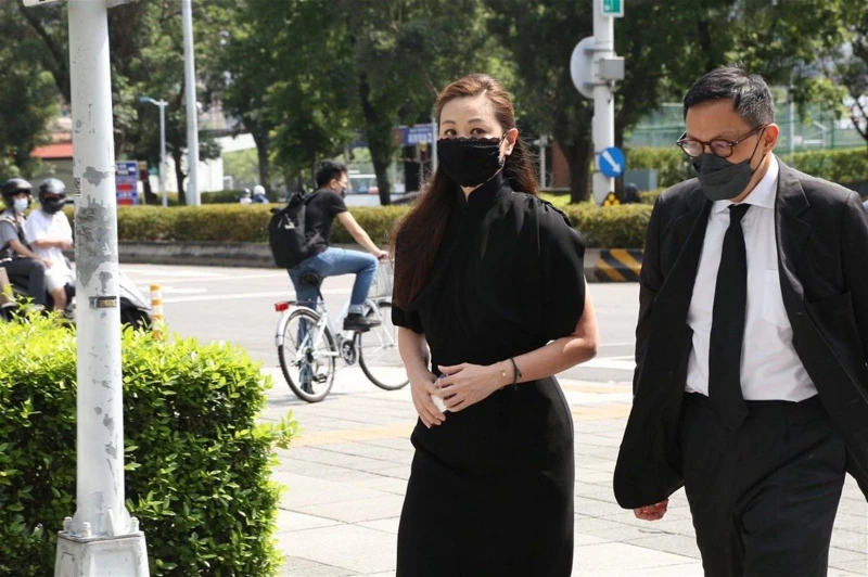 王馨平三姐妹淚送父親王羽　透露舅舅曾江身後事安排