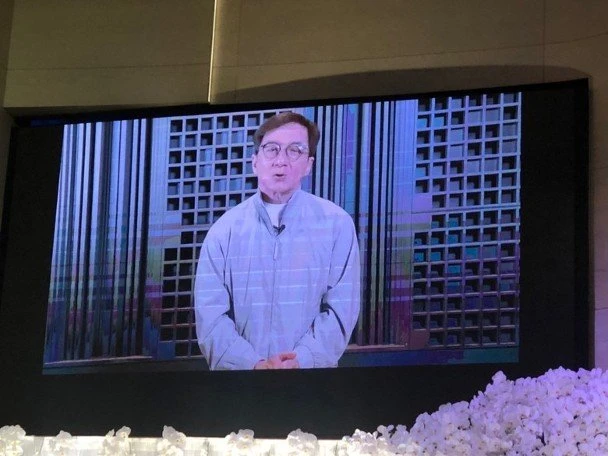 王馨平三姐妹淚送父親王羽　透露舅舅曾江身後事安排