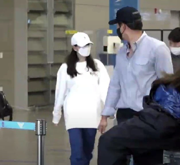 蜜月結束大批媒體接機　玄彬肉身保護孫藝真、答應同框拍攝