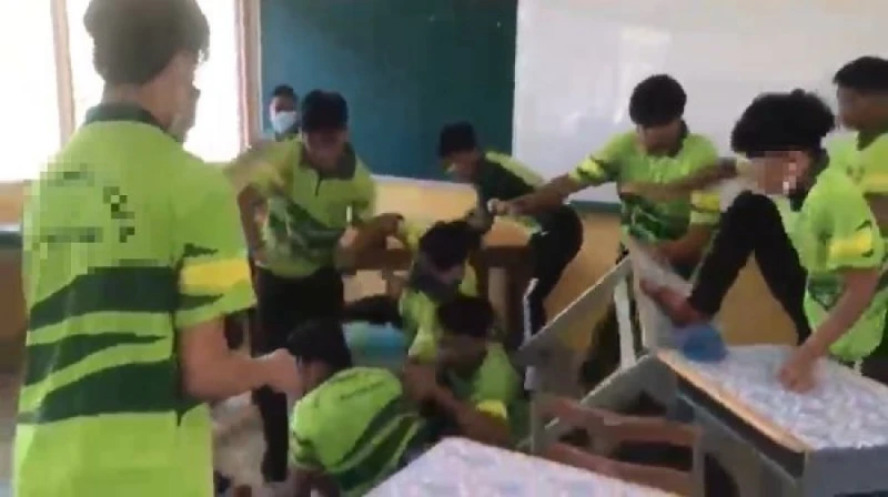 對新生拳打腳踢拋桌子　13名 「小惡霸」被捕