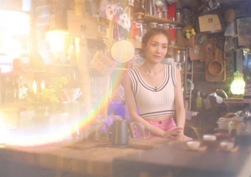 李佳芯曬照小露香肩自嘲「肥了」　網民：請問肥在哪裡？